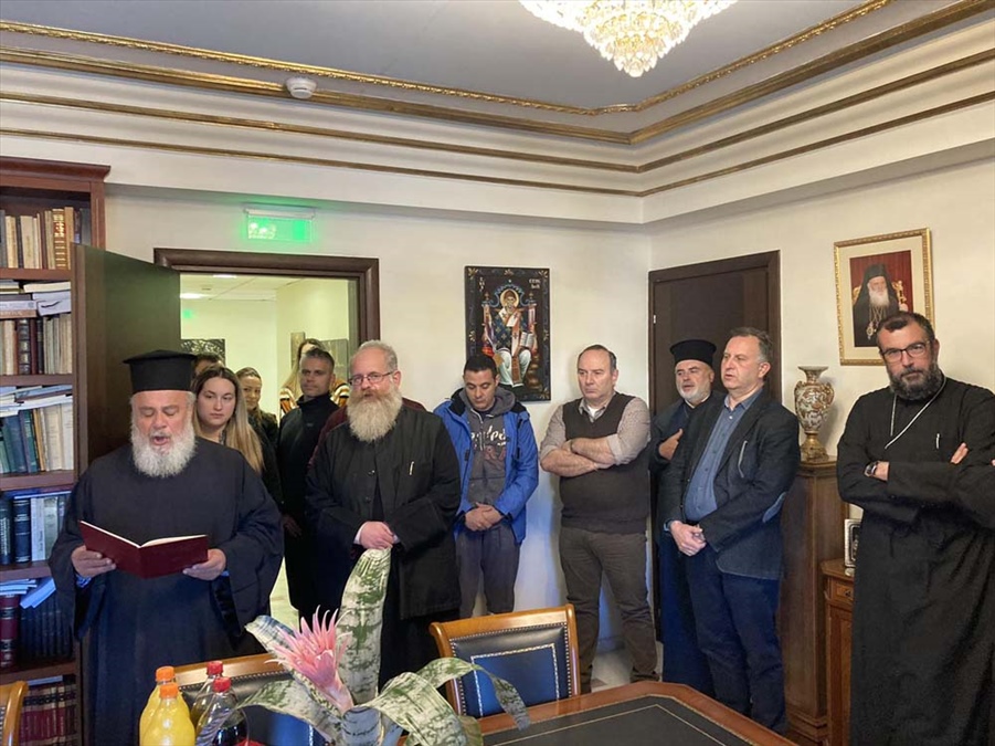 Ο ΜΗΤΡΟΠΟΛΙΤΗΣ ΚΕΡΚΥΡΑΣ ΕΥΛΟΓΗΣΕ ΤΗΝ ΒΑΣΙΛΟΠΙΤΑ ΤΩΝ ΓΡΑΦΕΙΩΝ ΤΗΣ ΜΗΤΡΟΠΟΛΕΩΣ 5