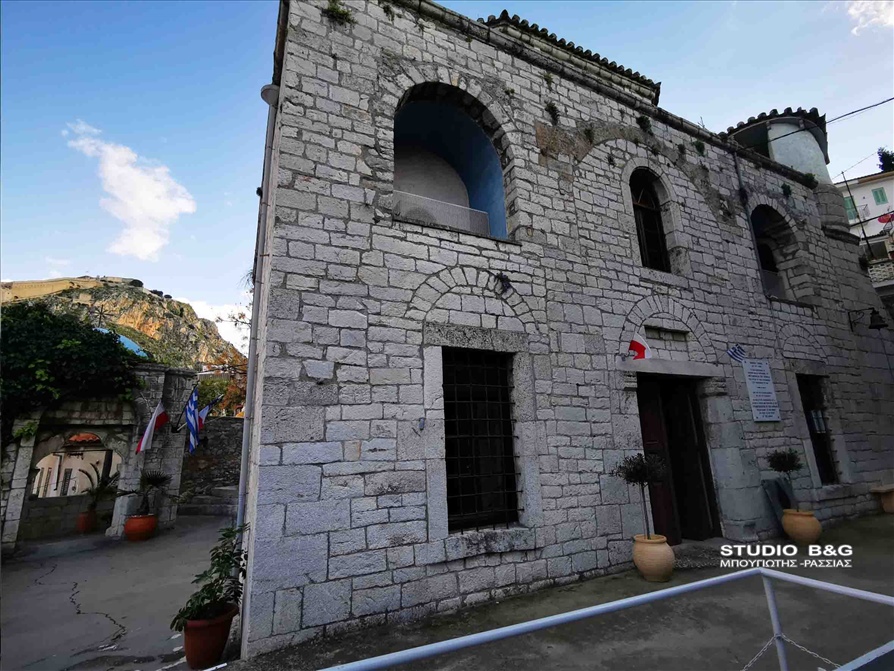 NAFPLIO KATHOLIKH EKKLHSIA MEGALH EBDOMADA14