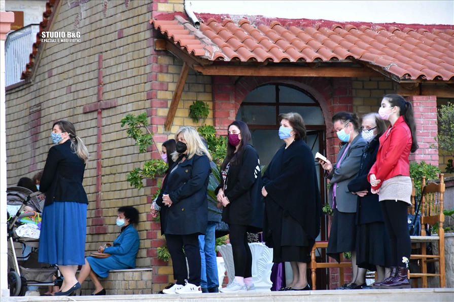 megalh pempth fotoLIVE copy