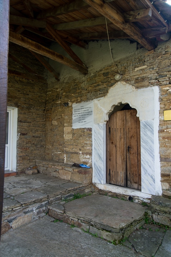 tekes tis roussas 07 1481882978