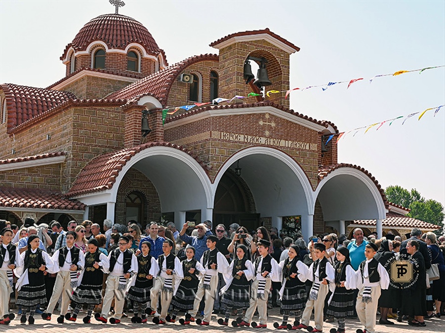 52998394055 867f2562f4 b