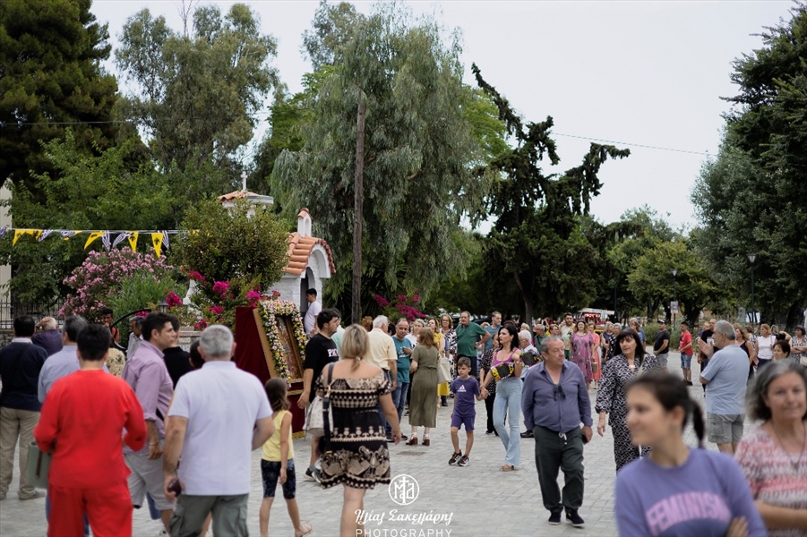 eorti agias triados 4