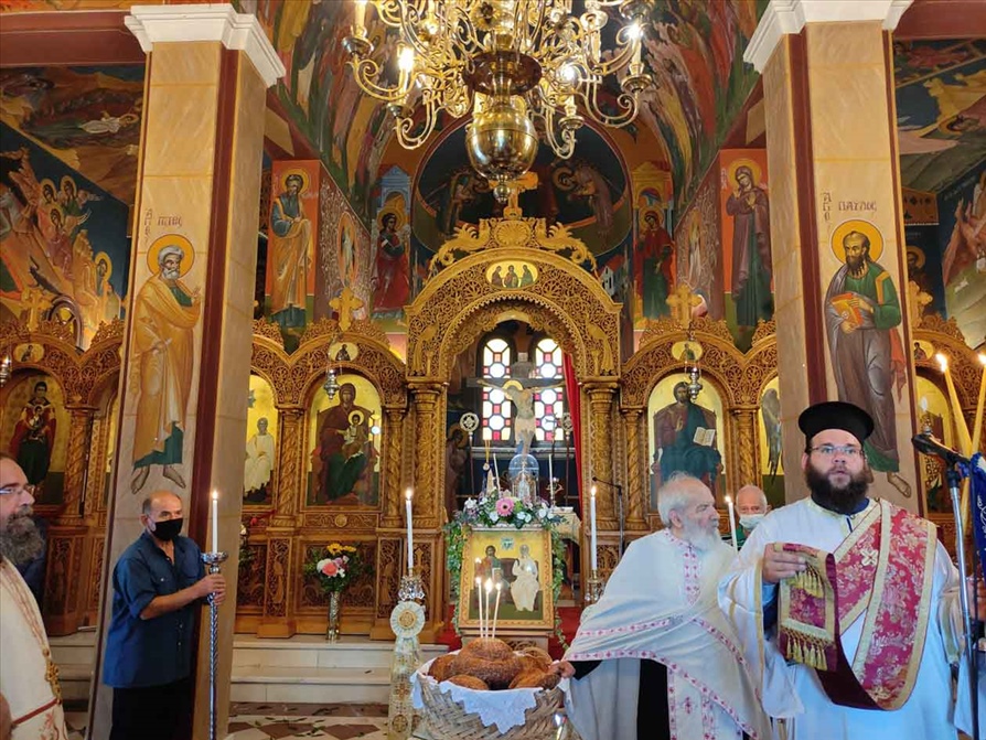 ΣΤΟ ΝΑΟ ΤΟΥ ΙΔΡΥΜΑΤΟΣ ΧΡΟΝΙΩΣ ΠΑΣΧΟΝΤΩΝ Ο ΜΗΤΡΟΠΟΛΙΤΗΣ ΚΕΡΚΥΡΑΣ 5