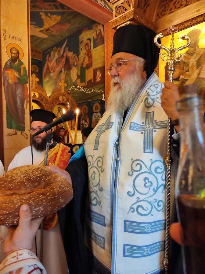 ΣΤΟ ΝΑΟ ΤΟΥ ΙΔΡΥΜΑΤΟΣ ΧΡΟΝΙΩΣ ΠΑΣΧΟΝΤΩΝ Ο ΜΗΤΡΟΠΟΛΙΤΗΣ ΚΕΡΚΥΡΑΣ