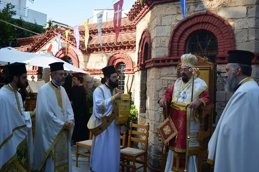 o mitropolitis bouenos aires k iosif ston ag georgio irakleiou attikis gia tin eorti ton ipeiroton agion 002