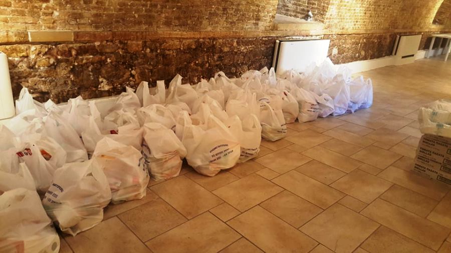 ΔΙΑΝΟΜΗ ΤΡΟΦΙΜΩΝ ΑΠΟ ΤΟ ΚΟΙΝΩΝΙΚΟ ΠΑΝΤΟΠΩΛΕΙΟ ΤΗΣ ΜΗΤΡΟΠΟΛΕΩΣ ΚΕΡΚΥΡΑΣ 3