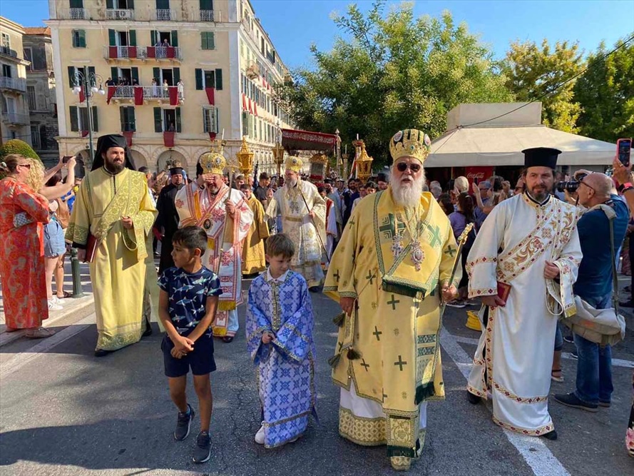 ΜΕΓΑΛΟΠΡΕΠΗ ΛΙΤΑΝΕΙΑ ΤΟΥ ΣΚΗΝΩΜΑΤΟΣ ΤΟΥ ΑΓΙΟΥ ΣΠΥΡΙΔΩΝΟΣ ΣΤΗΝ ΚΕΡΚΥΡΑ 12