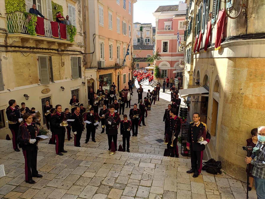 ΕΝΤΟΣ ΤΟΥ ΝΑΟΥ ΤΟΥ ΑΓΙΟΥ ΣΠΥΡΙΔΩΝΟΣ Η ΛΙΤΑΝΕΙΑ ΓΙΑ ΤΟ ΠΡΩΤΟΚΥΡΙΑΚΟ ΣΤΗΝ ΚΕΡΚΥΡΑ 19