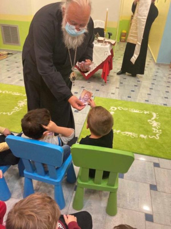 ΑΓΙΑΣΜΟΣ ΣΤΟΝ ΒΡΕΦΟΝΗΠΙΑΚΟ ΣΤΑΘΜΟ ΤΗΣ ΜΗΤΡΟΠΟΛΕΩΣ ΚΕΡΚΥΡΑΣ 3 450x600