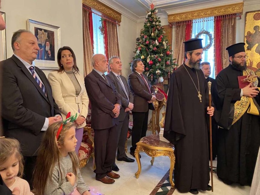 Κοπή της Πρωτοχρονιάτικης Βασιλόπιτας στο Επισκοπείο Κέρκυρας 1 860x645